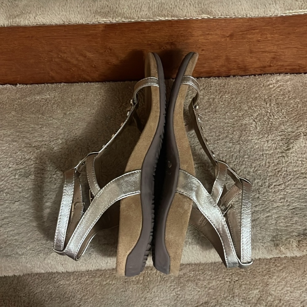 Vionic Women's Metallic Sandals Size 9 - Picture 6 of 11